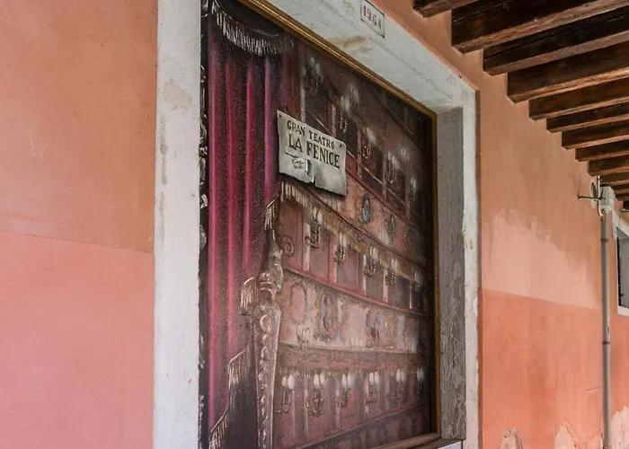 Fenice Backstage Over Canal Апартаменты *