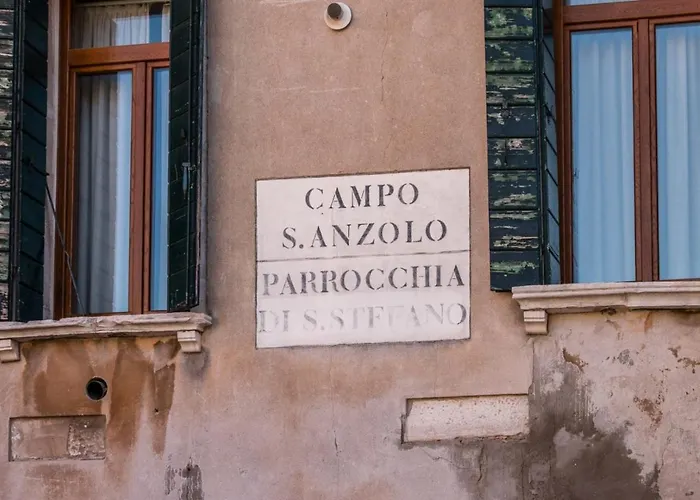 Апартаменты Fenice Backstage Over Canal