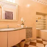 Апартаменты Fenice Backstage Over Canal