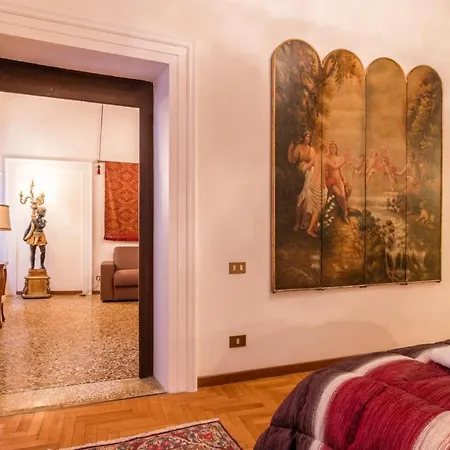 Fenice Backstage Over Canal Apartment *