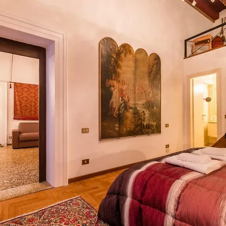 Fenice Backstage Over Canal Apartment Venice