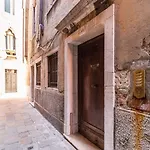 Fenice Backstage Over Canal Apartman