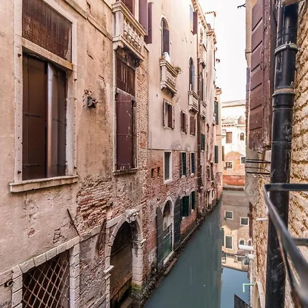 Fenice Backstage Over Canal Apartman