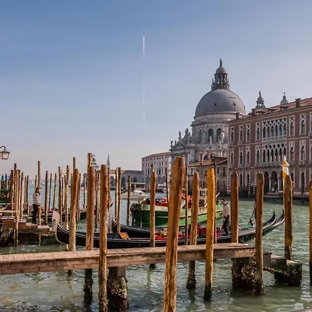 Apartment Fenice Backstage Over Canal Venedig
