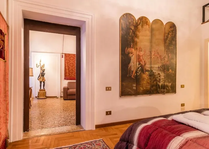 Fenice Backstage Over Canal Apartment *