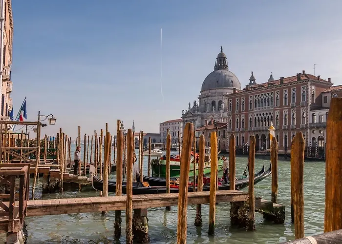 Apartment Fenice Backstage Over Canal Venedig