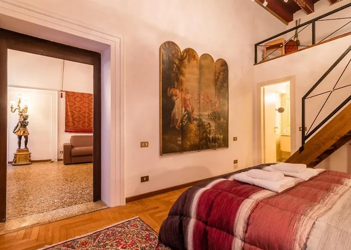 Fenice Backstage Over Canal Apartment Venedig