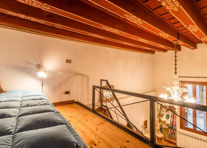 Fenice Backstage Over Canal Apartment Venedig