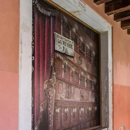 Fenice Backstage Over Canal דירה *